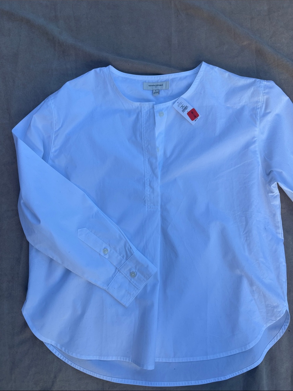 🤍🤍🤍Banana Republic White Round-Neck Buttonless Pleated Popover Shirt - L